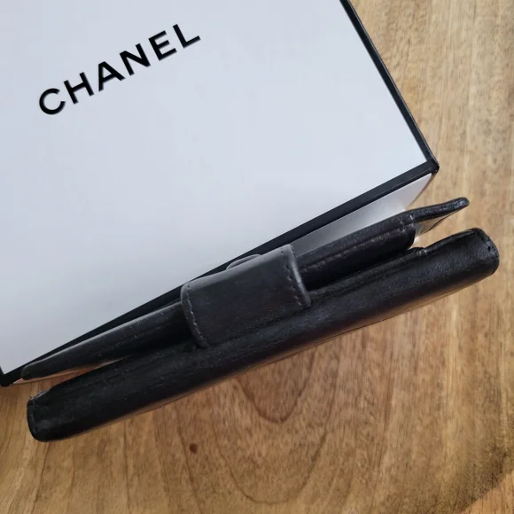 CHANEL Elegant Black Leather Logo Wallet Beautiful Pre-loved Condition Box Wrap - Picture 5 of 16